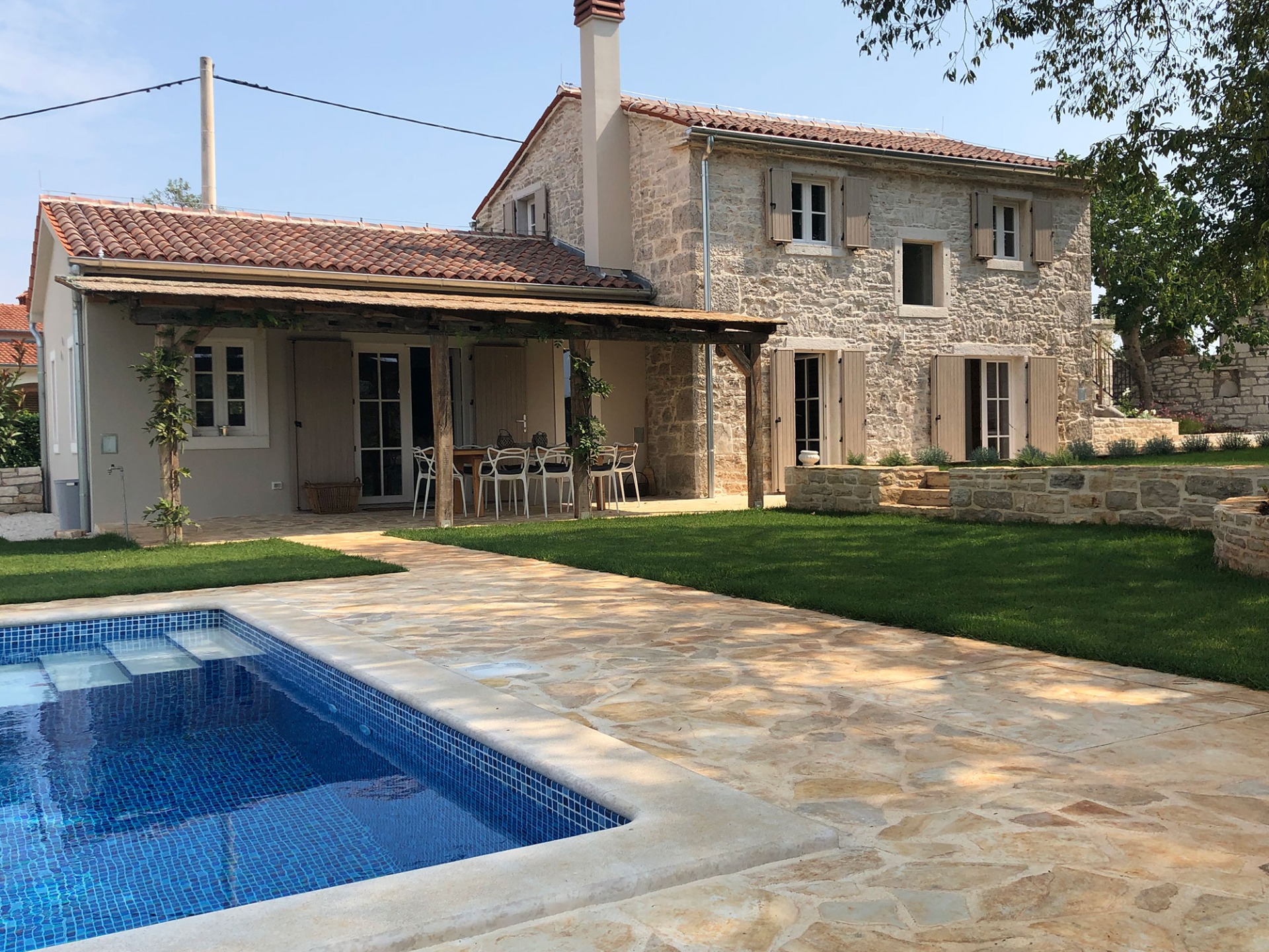 TV Ambienti: Istrska oaza miru: Villa Bofina (www.tvambienti.si/01/11/2019/istrska-oaza-miru-villa-bofina/?fbclid=IwAR3kH8cOFBXZW7pm7yu-ED_kTHWx4pinqrQ8KybqLON_0BZe1fg4kC5saGs)